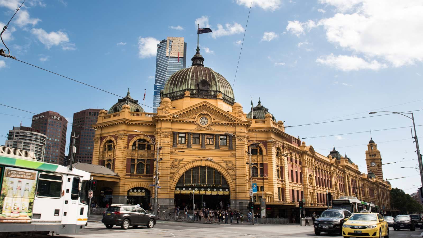 flinders-street-station_mel_r_1460109_1600x900