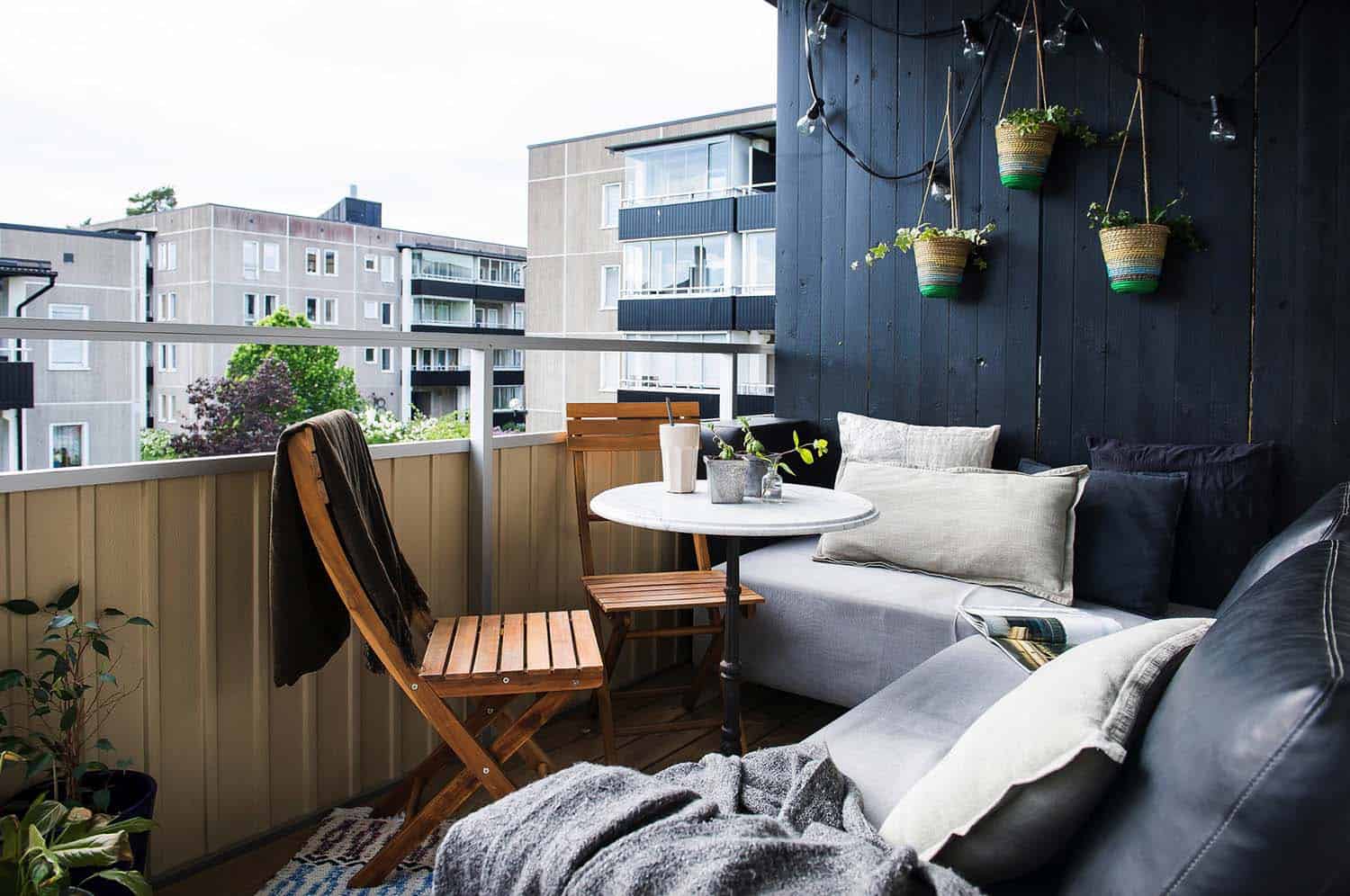 Scandinavian-Style-Outdoor-Balcony-Ideas-04-1-Kindesign